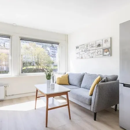 Modern Only 5 Minutes From Centre Bergen
