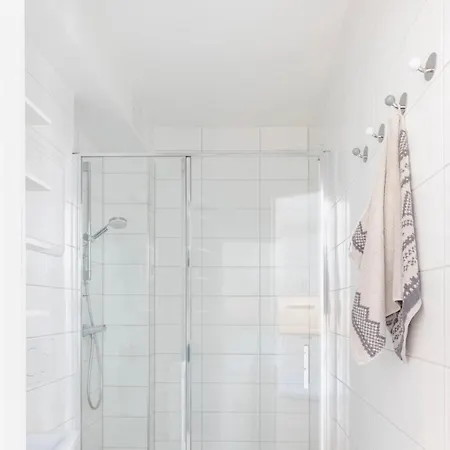 Modern Only 5 Minutes From Centre Leilighet *