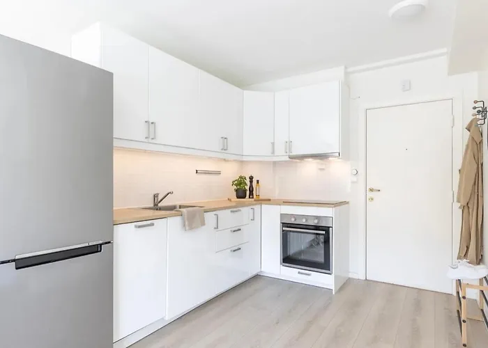 Modern Only 5 Minutes From Centre شقة *