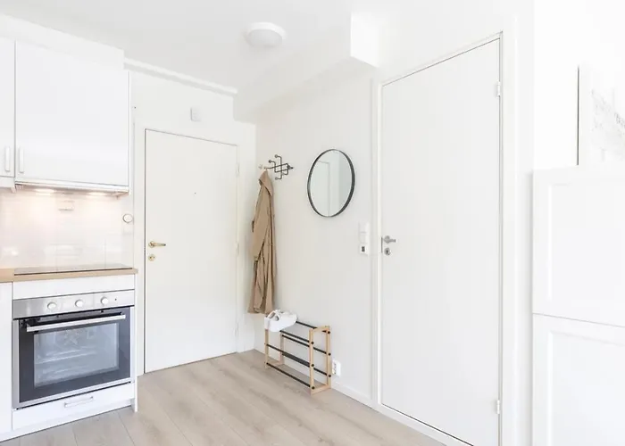 Modern Only 5 Minutes From Centre شقة *